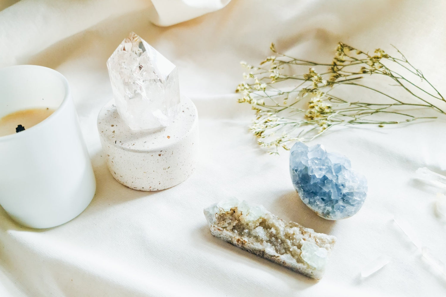 8 Herbs And Crystals for Prosperity and Good Luck - Loose Leaf Tea Market