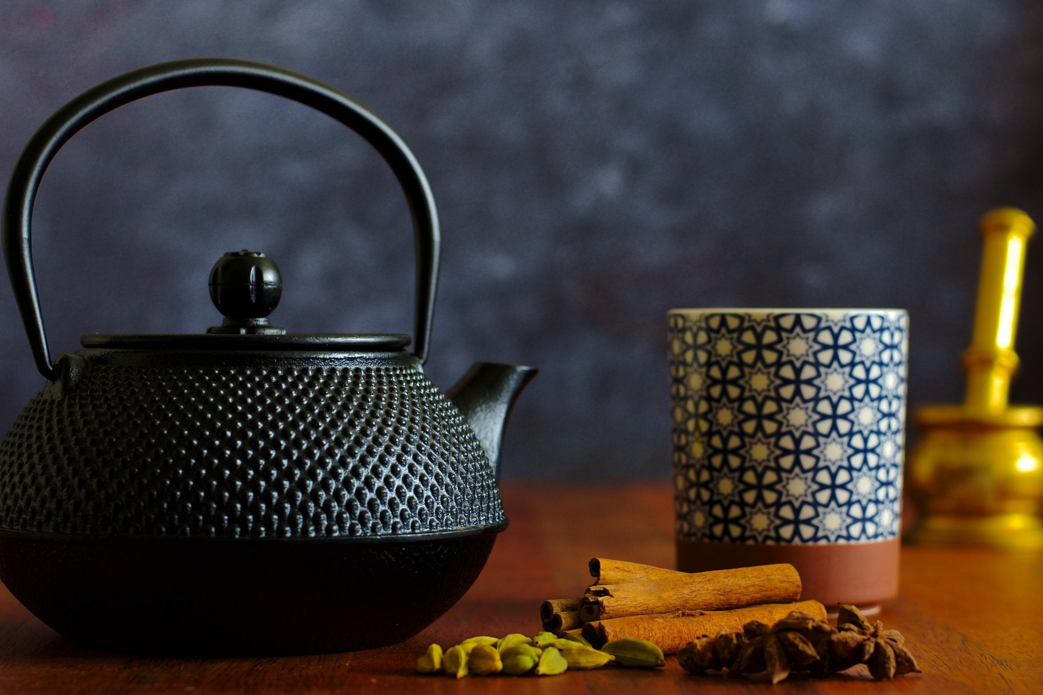 Ceramic Teapot with Long Handle Loose Leaf Tea Pot for Boiling Hot